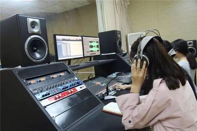 藝術(shù)與傳媒系專業(yè)解讀 視覺傳達(dá)設(shè)計、環(huán)境設(shè)計、播音與主持藝術(shù)、廣播電視編導(dǎo)